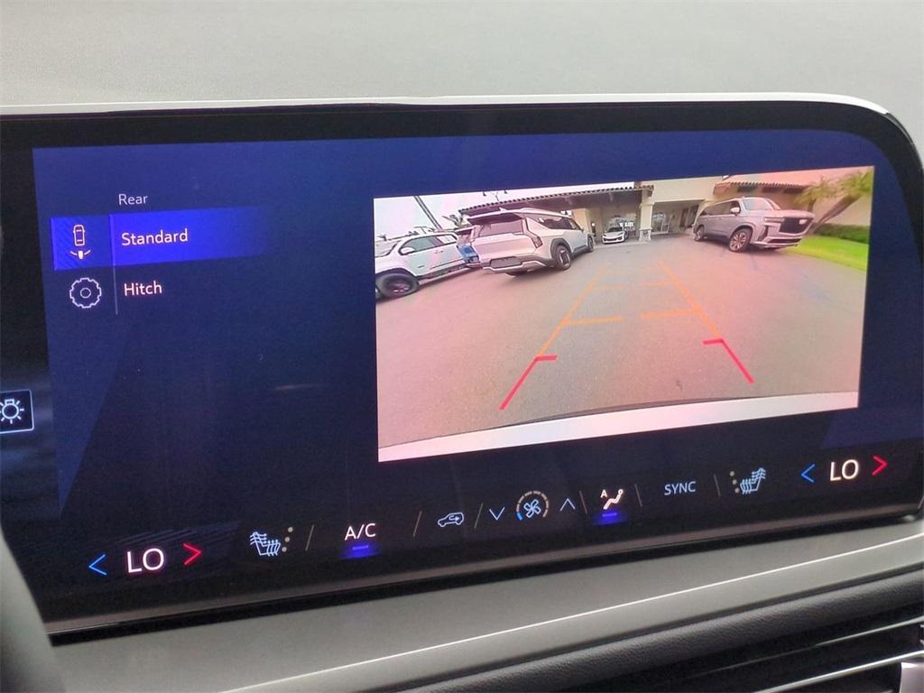 new 2025 Chevrolet Traverse car