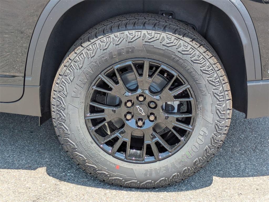 new 2025 Chevrolet Traverse car