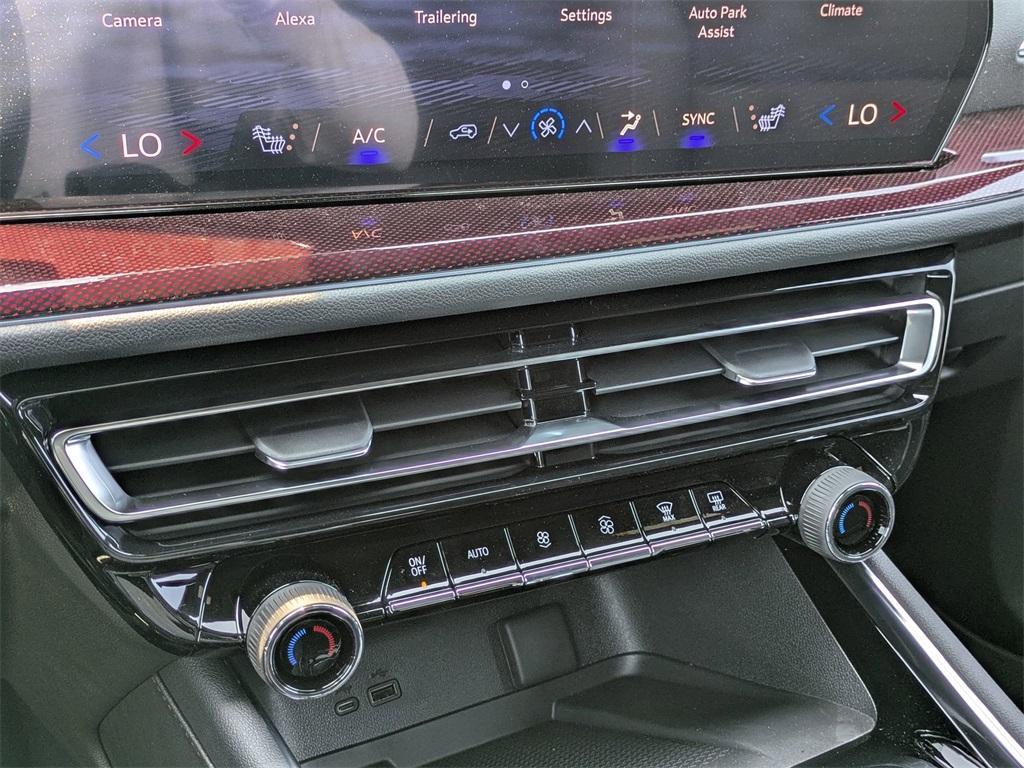 new 2025 Chevrolet Traverse car