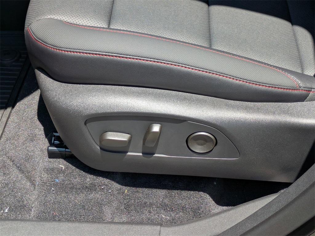 new 2025 Chevrolet Traverse car