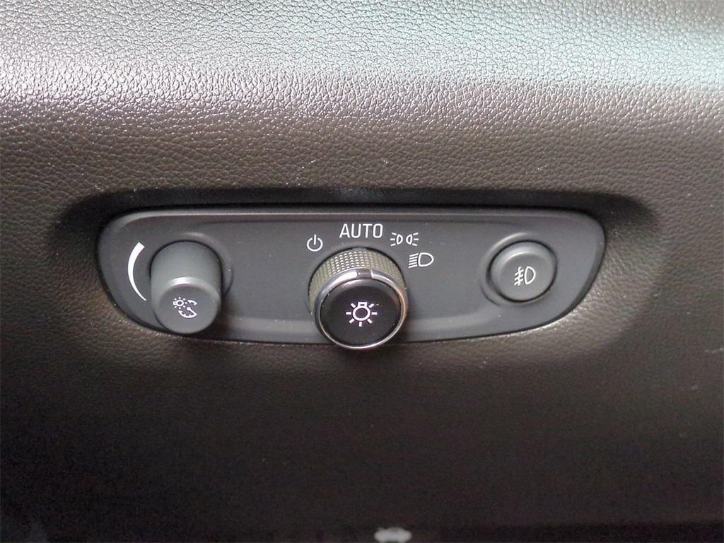 used 2021 Chevrolet Traverse car, priced at $26,890