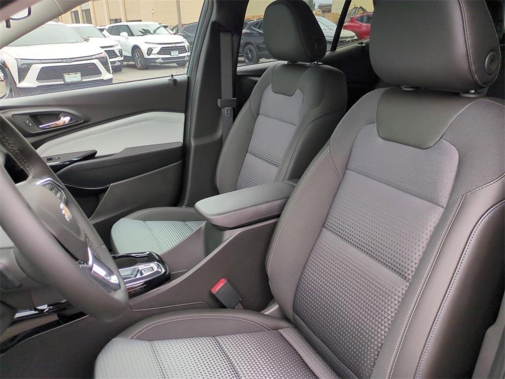 new 2025 Chevrolet Trax car