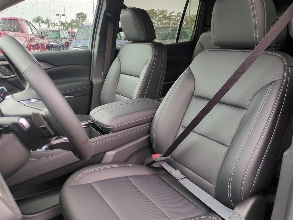 new 2025 Chevrolet Traverse car