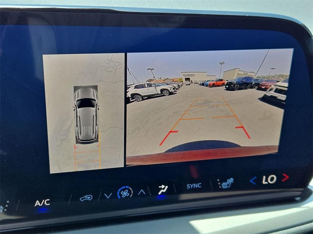 new 2025 Chevrolet Traverse car
