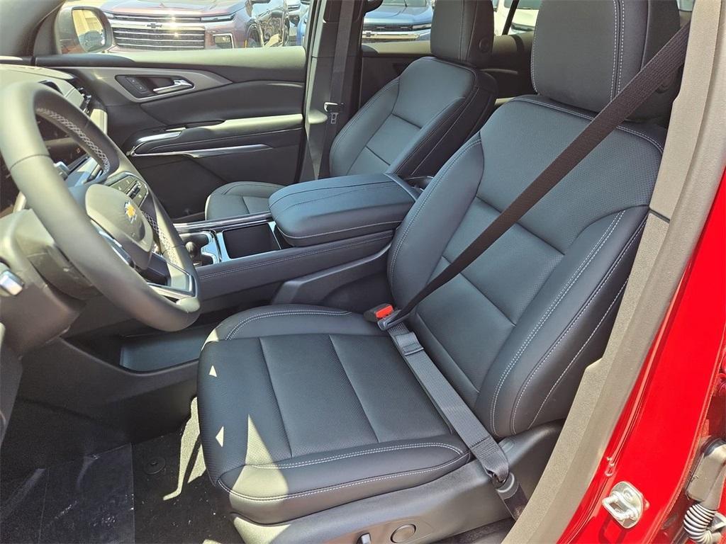new 2025 Chevrolet Traverse car