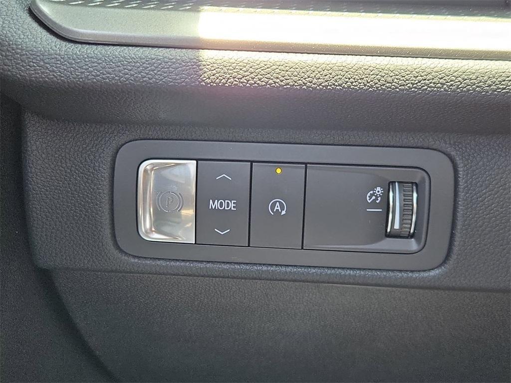 new 2025 Chevrolet Traverse car