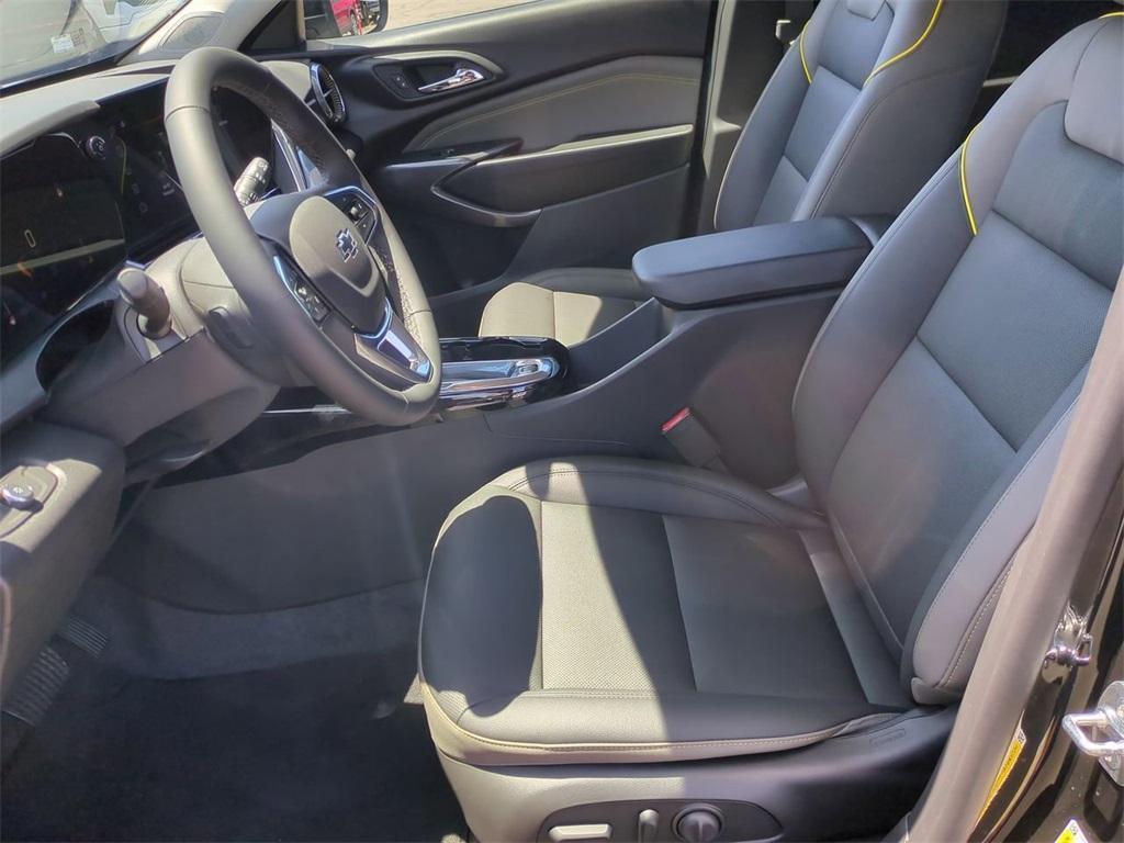 new 2025 Chevrolet Trax car