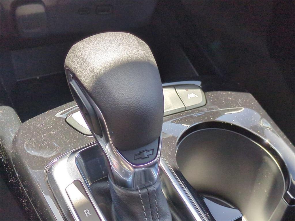 new 2025 Chevrolet Trax car