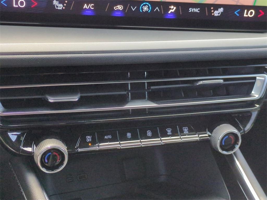 new 2025 Chevrolet Traverse car