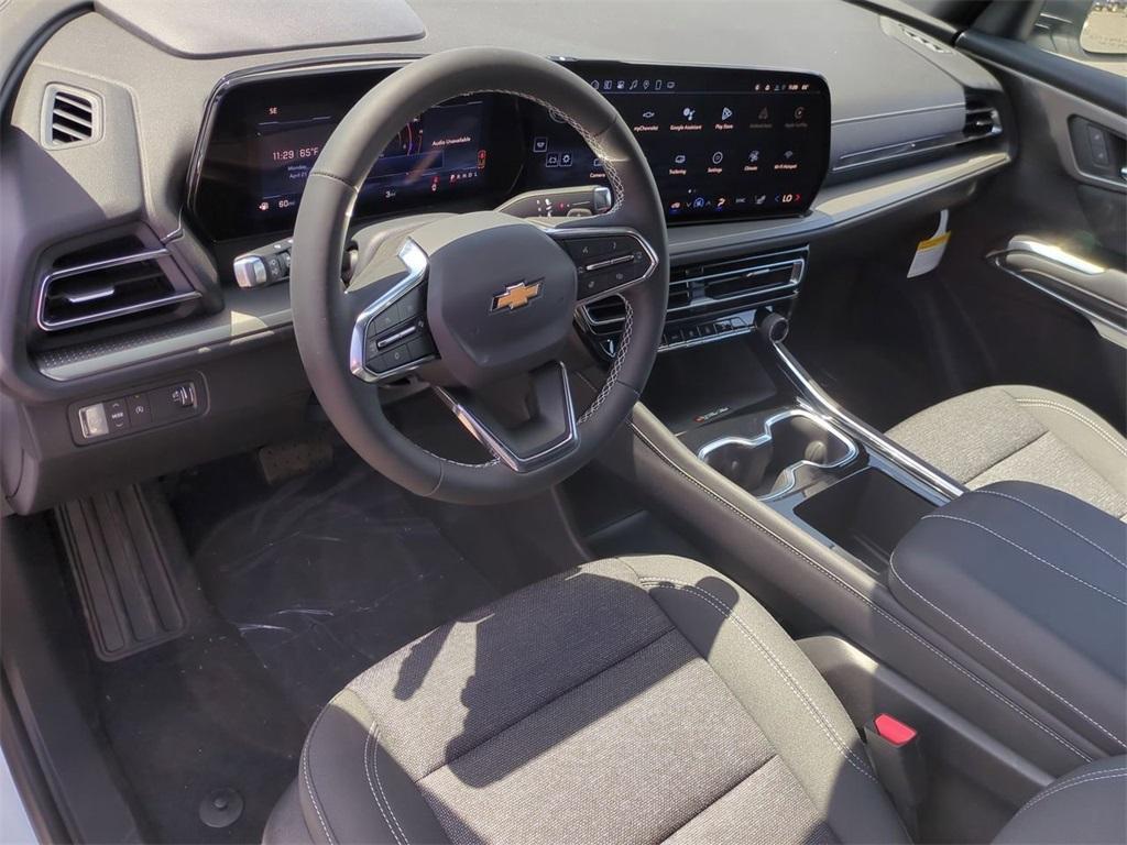 new 2025 Chevrolet Traverse car