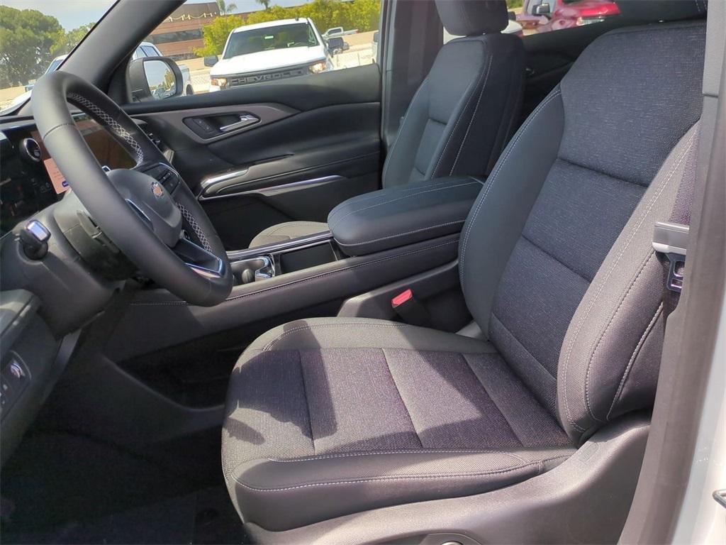new 2025 Chevrolet Traverse car