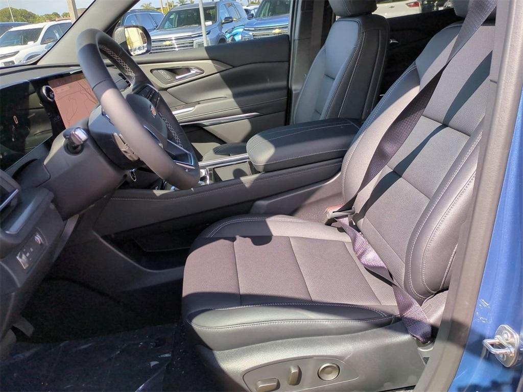 new 2025 Chevrolet Traverse car