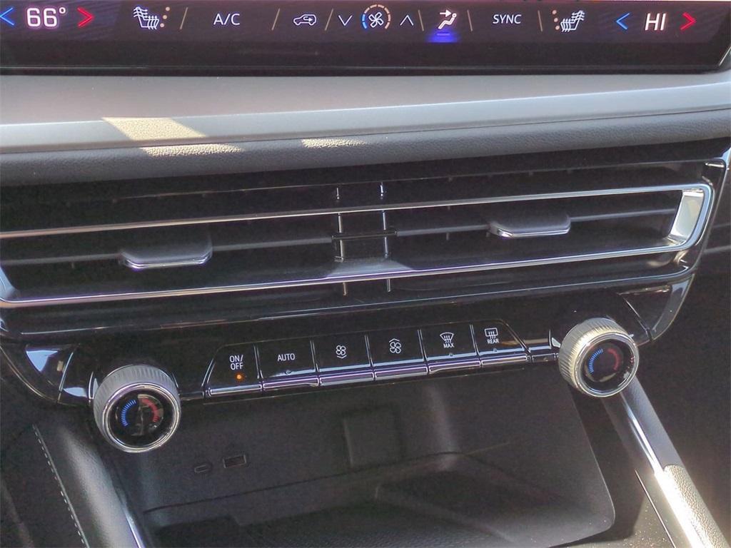 new 2025 Chevrolet Traverse car