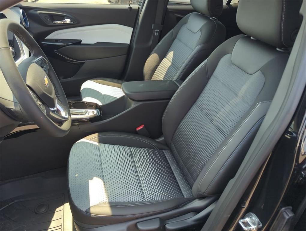 new 2025 Chevrolet Trax car
