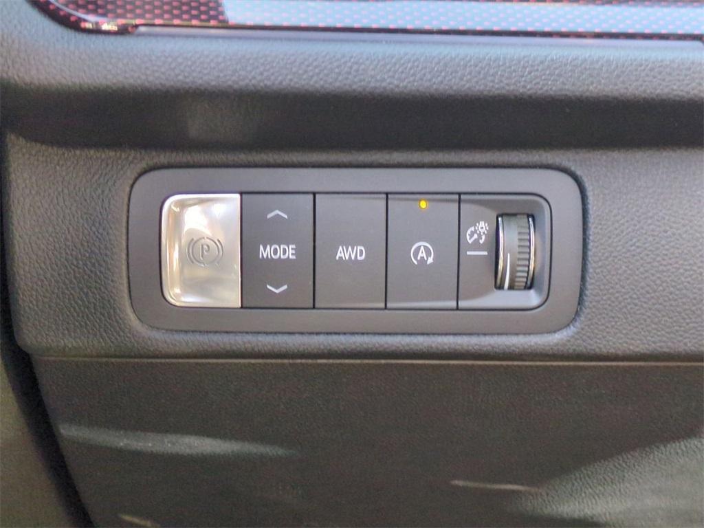 new 2025 Chevrolet Traverse car