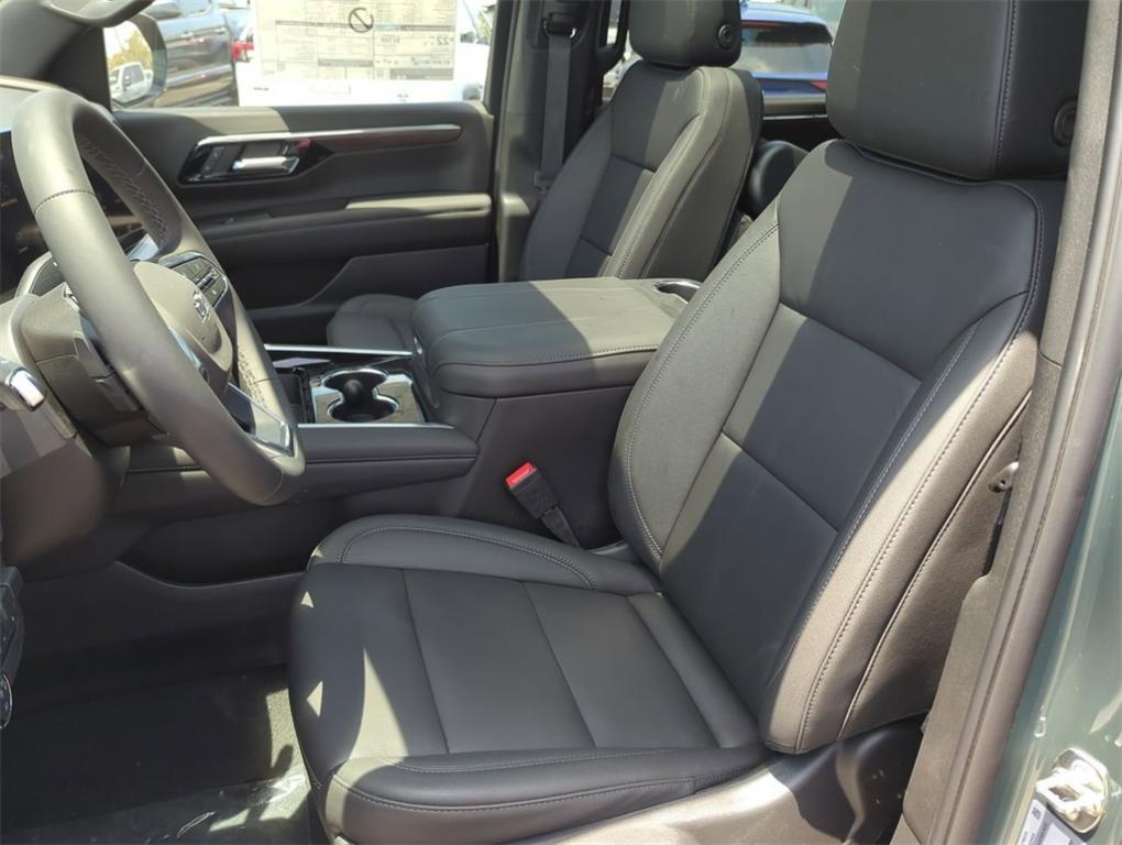 new 2025 Chevrolet Suburban car