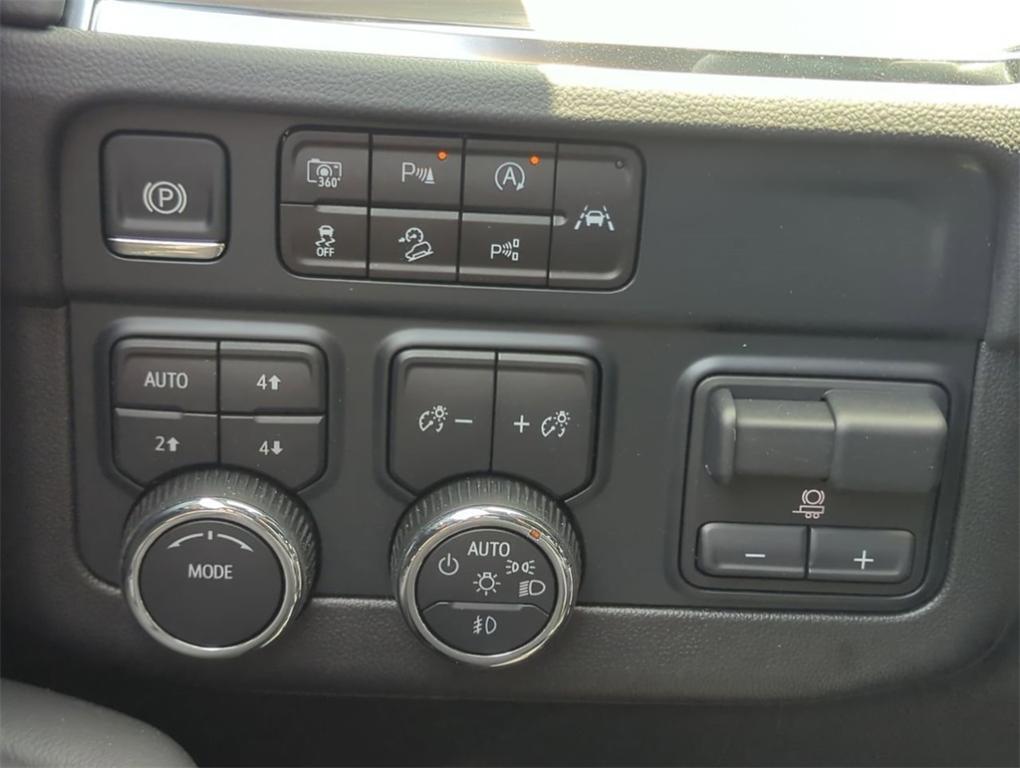 new 2025 Chevrolet Suburban car