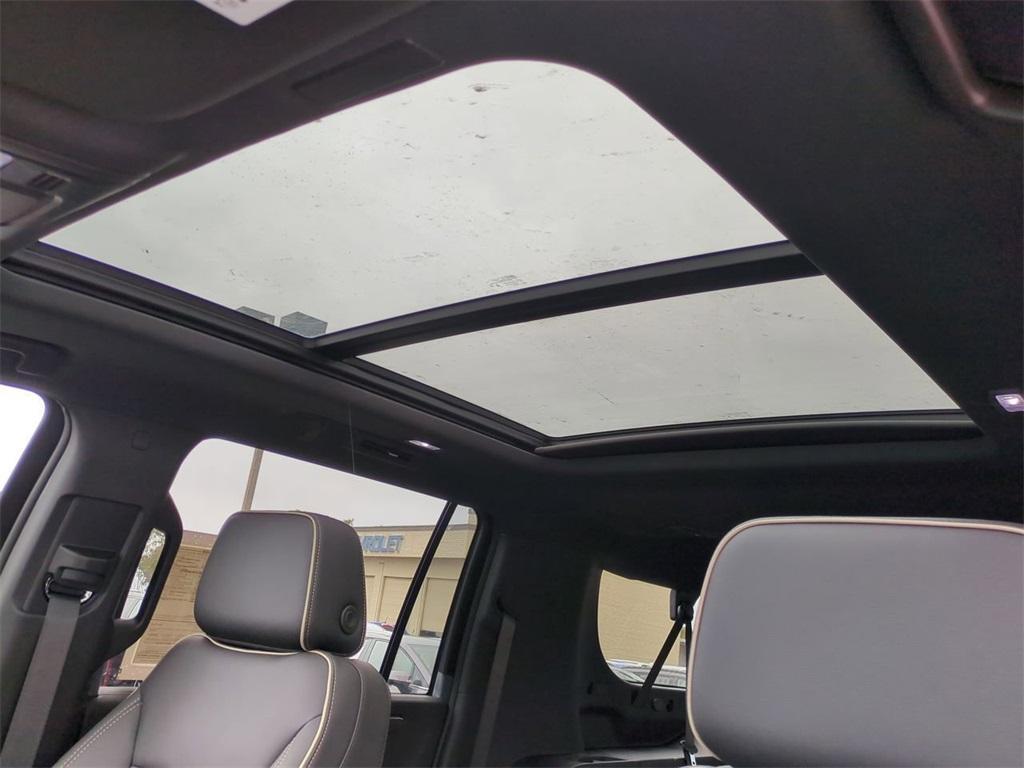 new 2025 Chevrolet Suburban car