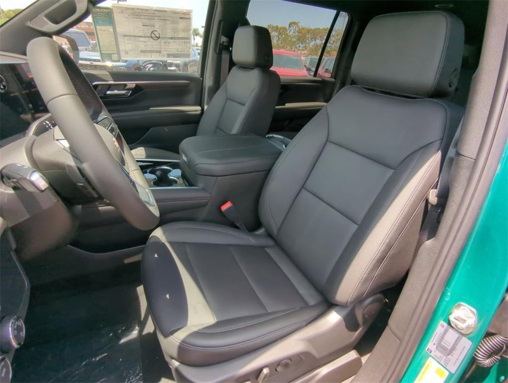 new 2025 Chevrolet Suburban car
