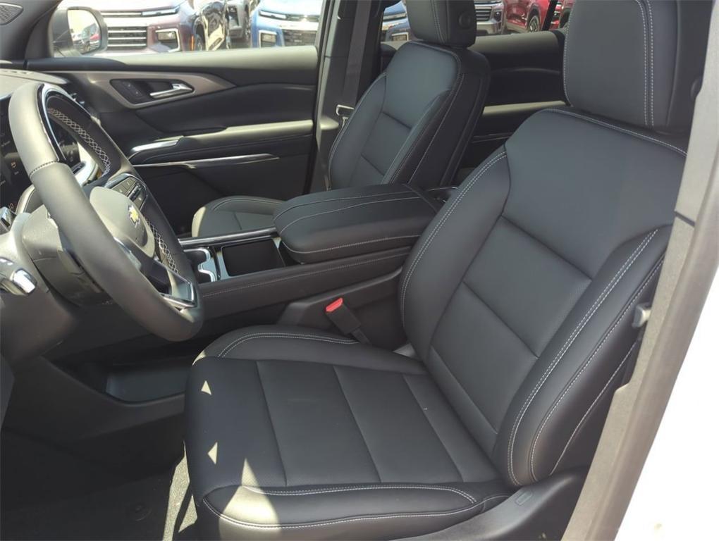 new 2025 Chevrolet Traverse car