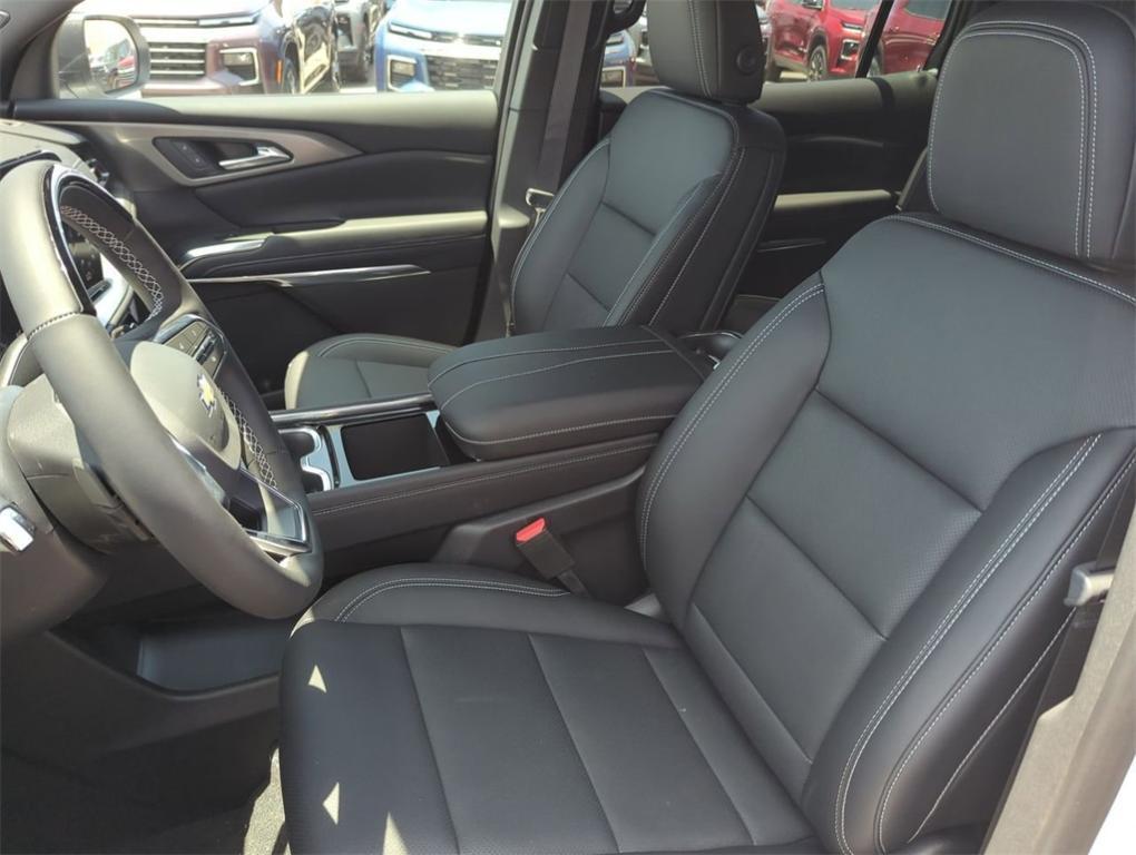 new 2025 Chevrolet Traverse car