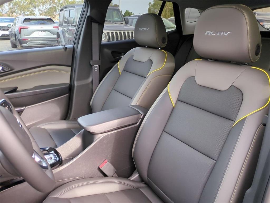 new 2025 Chevrolet Trax car