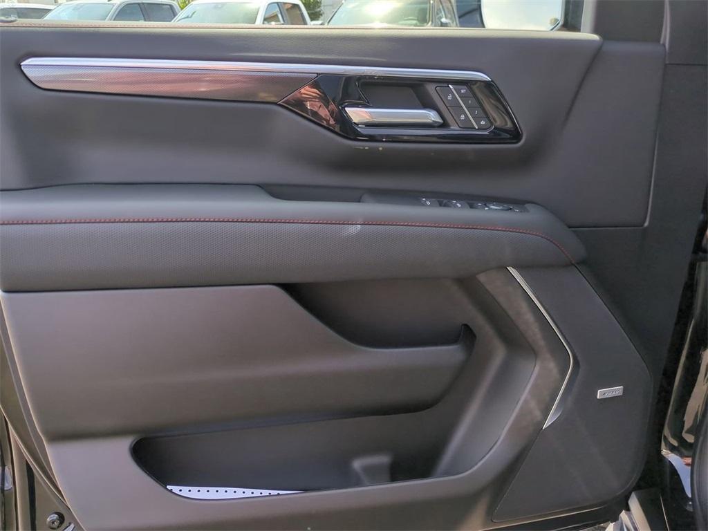 new 2025 Chevrolet Suburban car