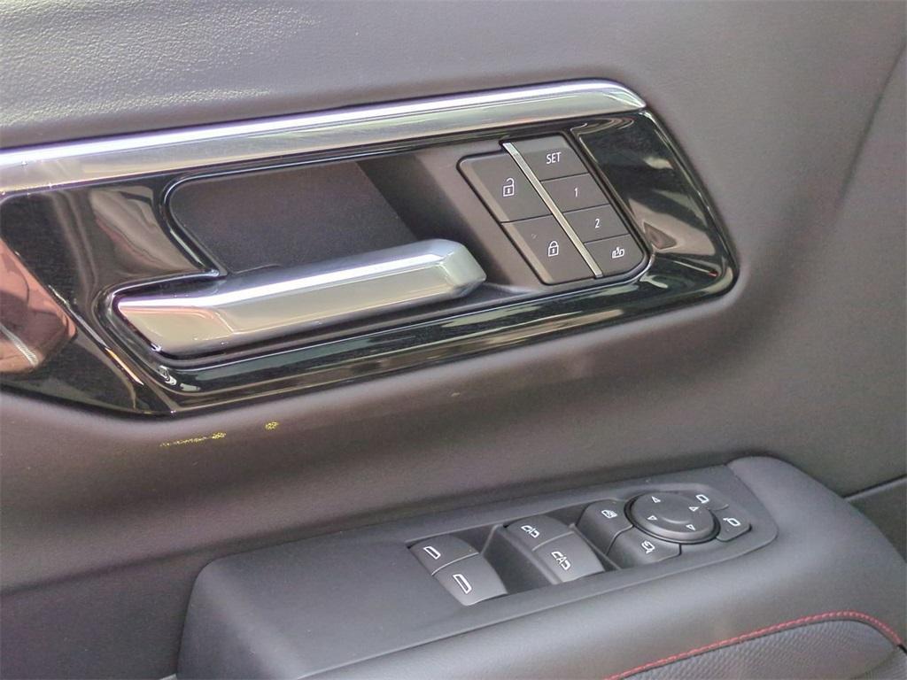 new 2025 Chevrolet Suburban car