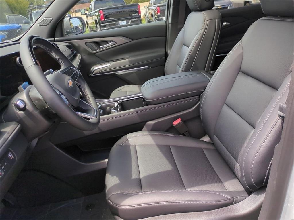 new 2025 Chevrolet Traverse car