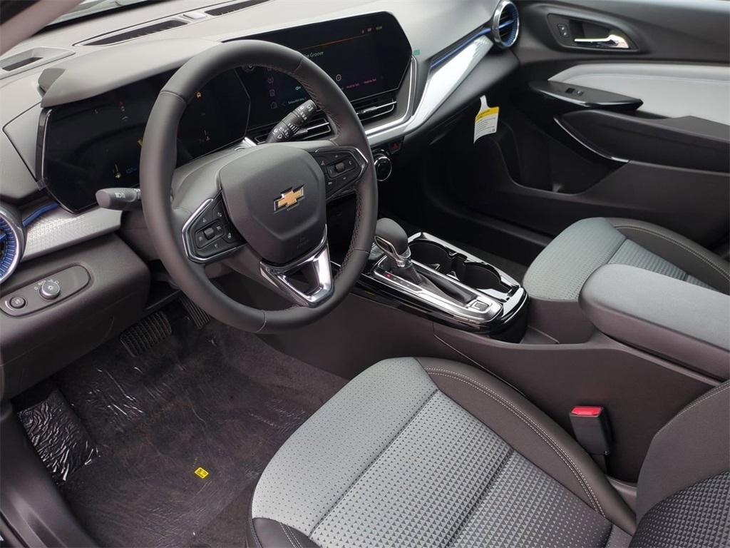 new 2025 Chevrolet Trax car