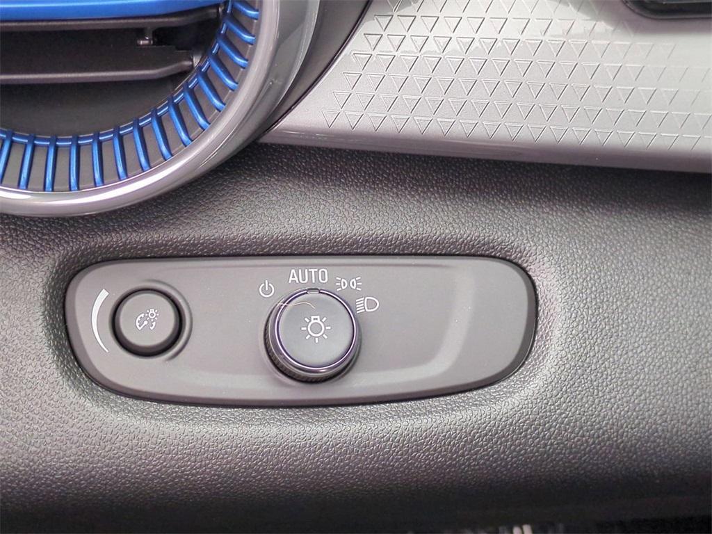 new 2025 Chevrolet Trax car