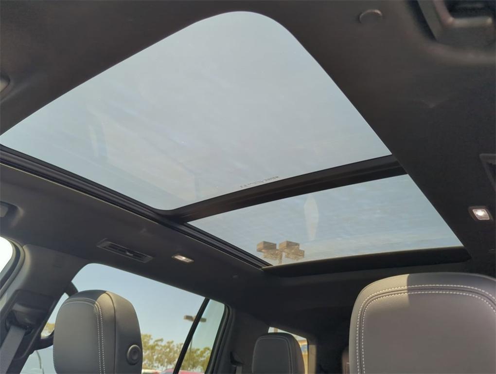 new 2025 Chevrolet Traverse car