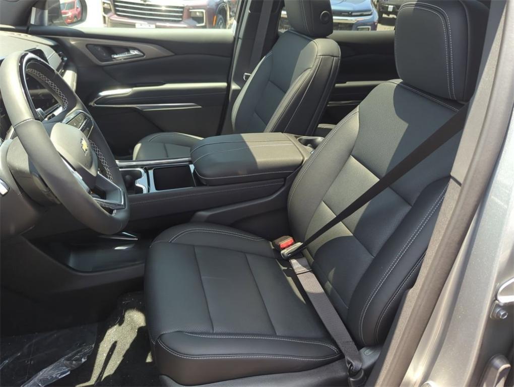 new 2025 Chevrolet Traverse car