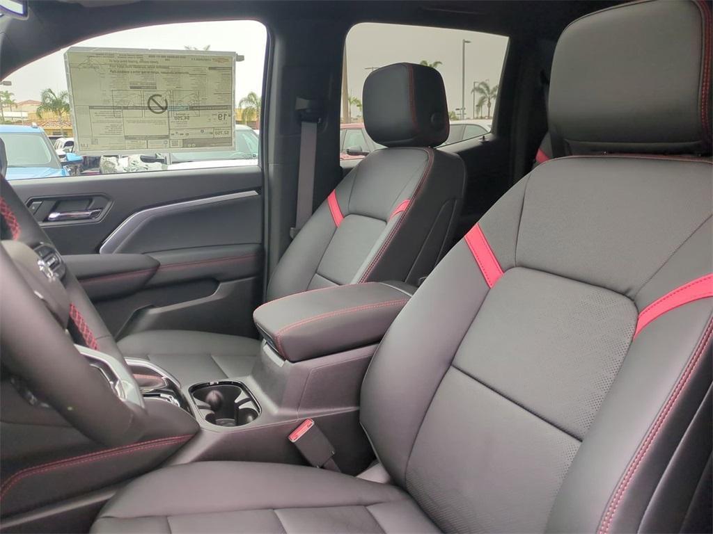 new 2025 Chevrolet Colorado car