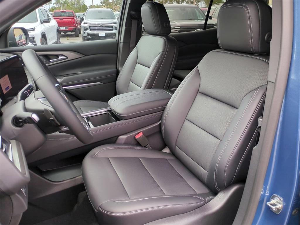 new 2025 Chevrolet Traverse car