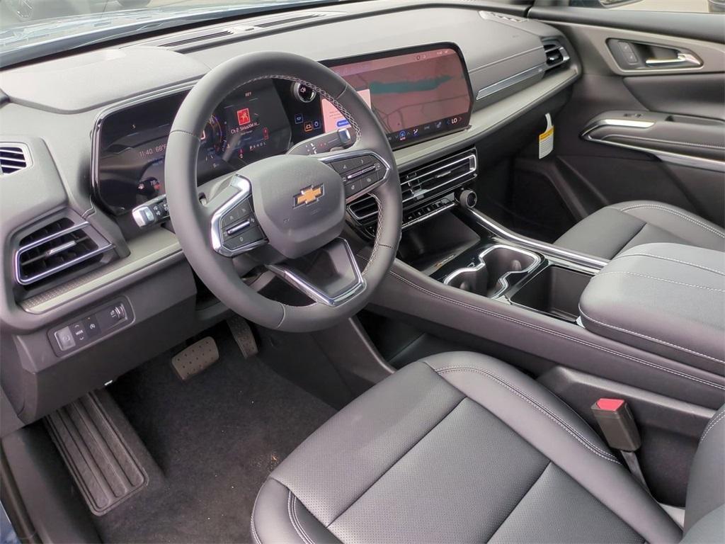 new 2025 Chevrolet Traverse car