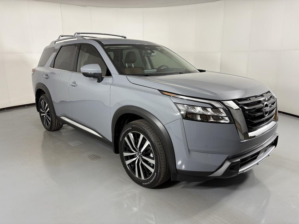 new 2025 Nissan Pathfinder car, priced at $42,485