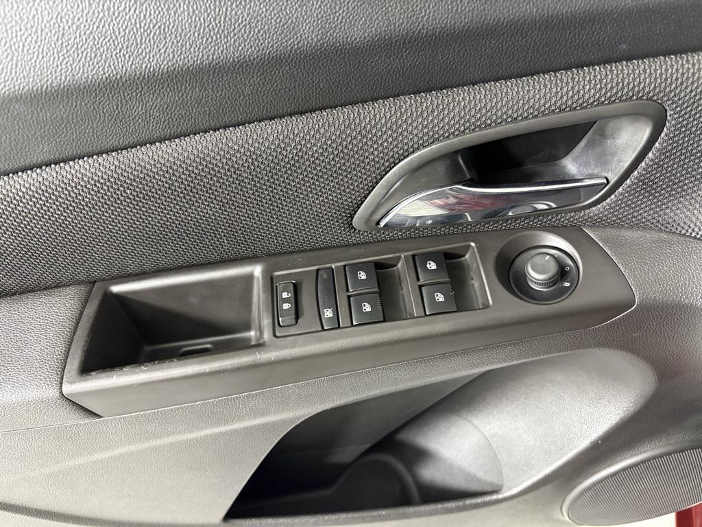 used 2015 Chevrolet Cruze car, priced at $8,000