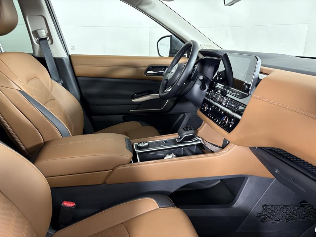 new 2025 Nissan Pathfinder car, priced at $43,338
