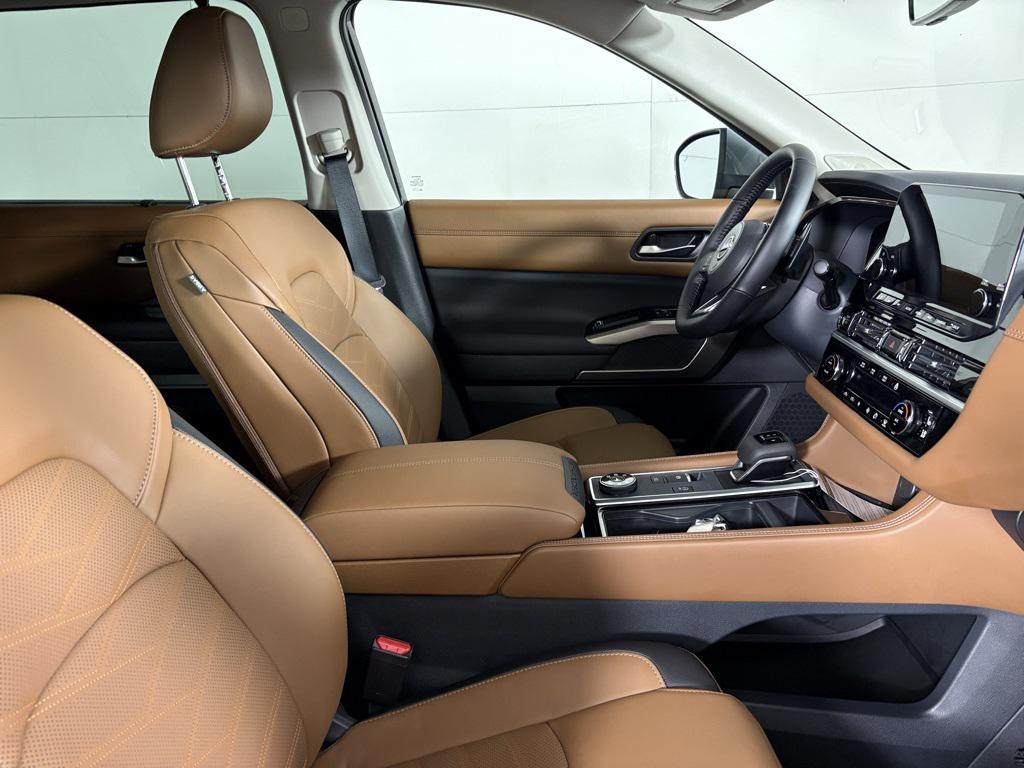 new 2025 Nissan Pathfinder car, priced at $43,338