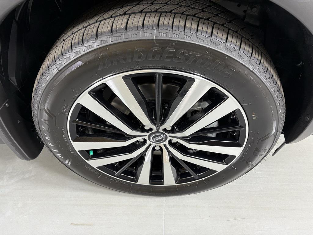 new 2025 Nissan Pathfinder car, priced at $43,338