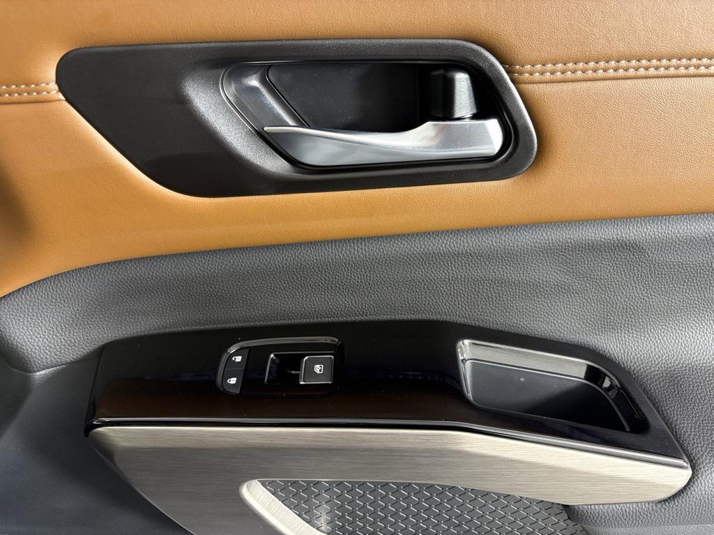 new 2025 Nissan Pathfinder car, priced at $43,338