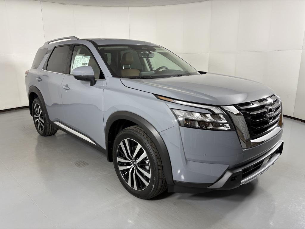 new 2025 Nissan Pathfinder car, priced at $43,338