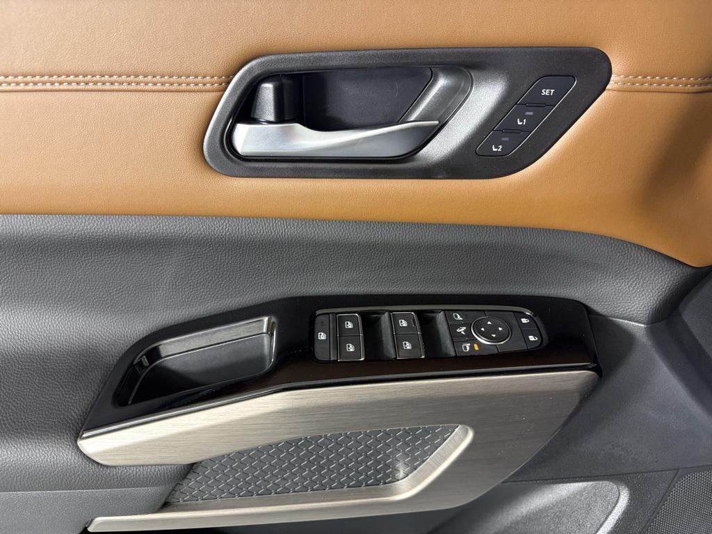 new 2025 Nissan Pathfinder car, priced at $43,338