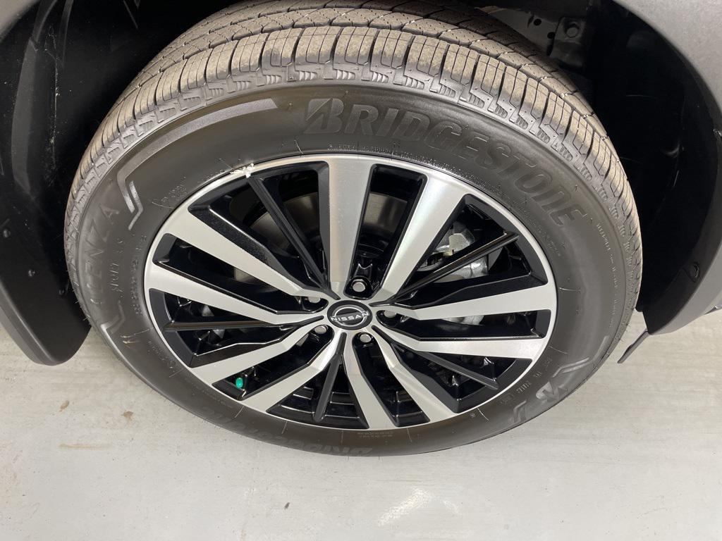 new 2025 Nissan Pathfinder car, priced at $41,200