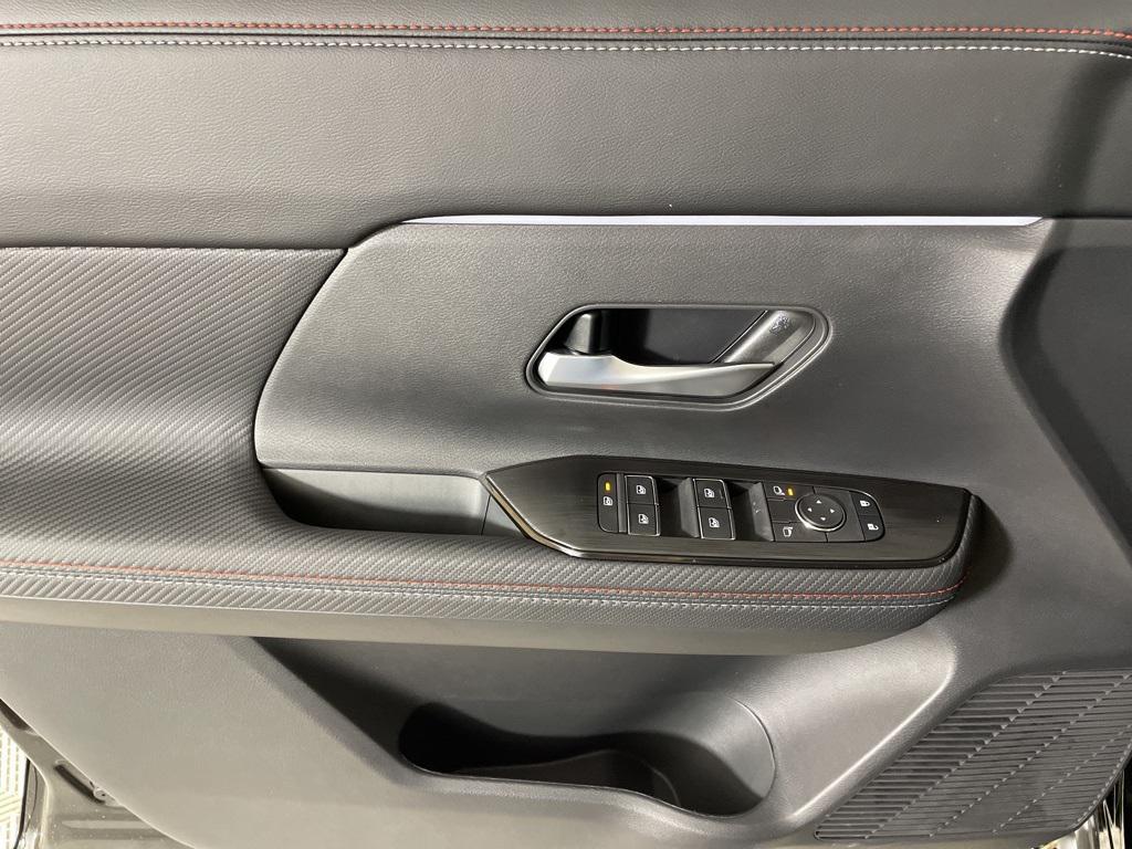 new 2025 Nissan Kicks car, priced at $24,086