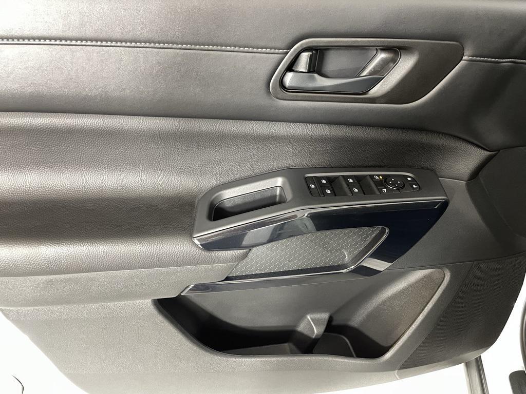 new 2025 Nissan Pathfinder car, priced at $33,884