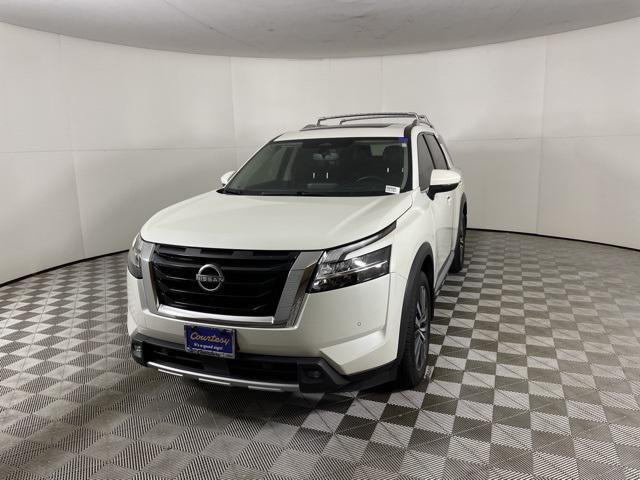 used 2022 Nissan Pathfinder car, priced at $33,000