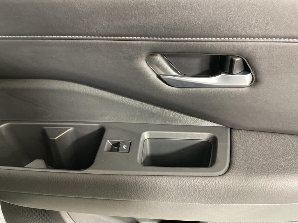 new 2025 Nissan Pathfinder car, priced at $34,943