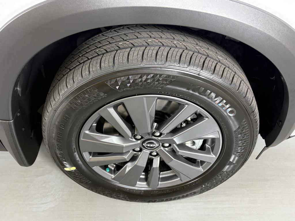 new 2025 Nissan Pathfinder car, priced at $34,014